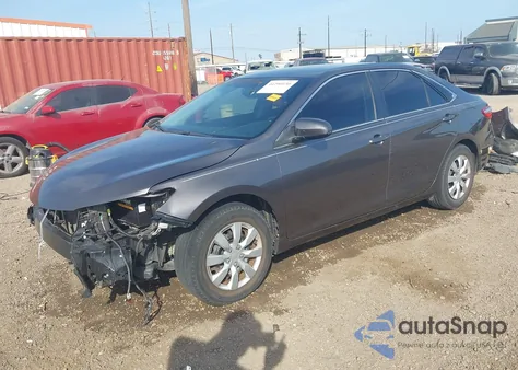 2015 Toyota Camry Le z USA, uszkodzony, nr VIN 4T4BF1FK7FR493328